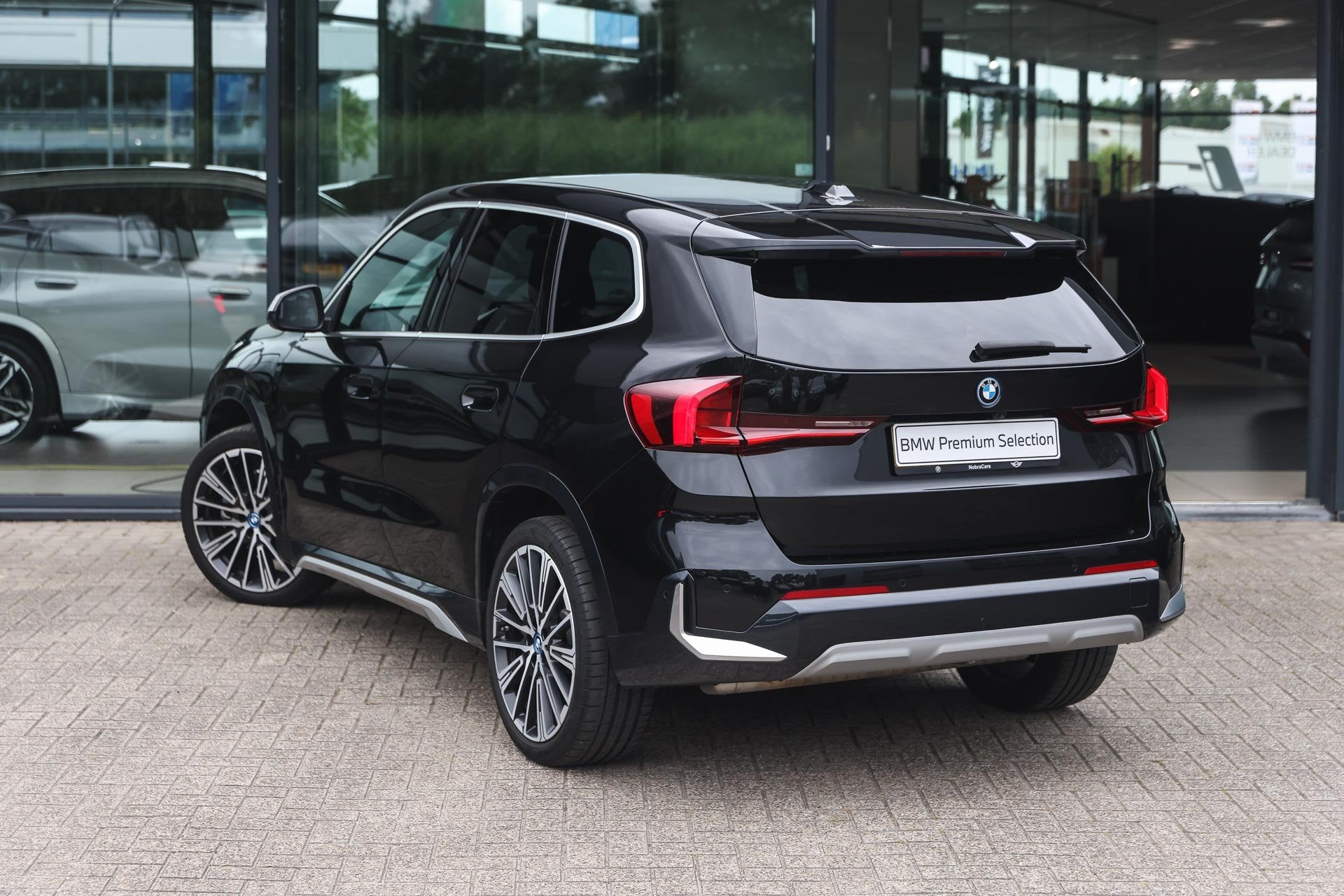 BMW X1 xDrive25e xLine Automaat / Trekhaak / Achteruitrijcam, Auto's, BMW, Gebruikt, Parkeercamera, Zwart, Bedrijf