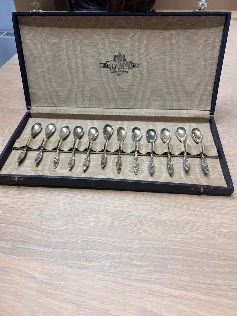 12 Antieke Zilveren Lepeltjes in Originele Cassette, Ophalen of Verzenden