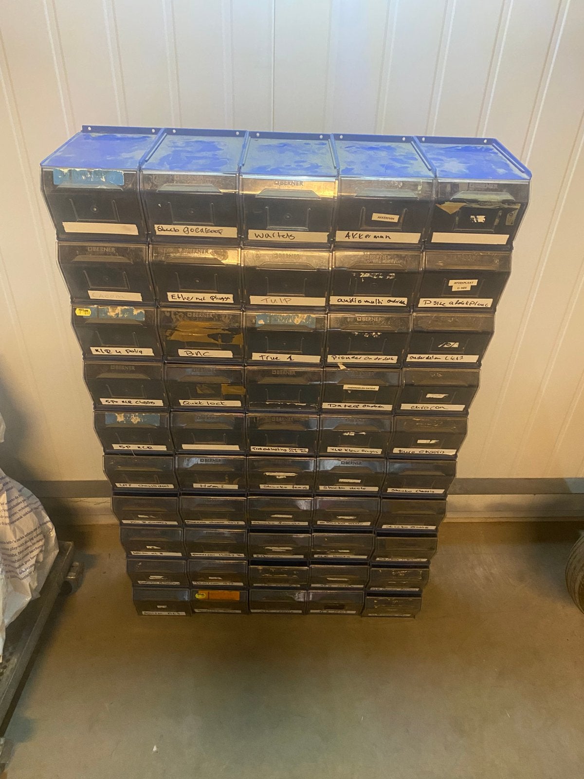 50 opslag bakjes, Ophalen