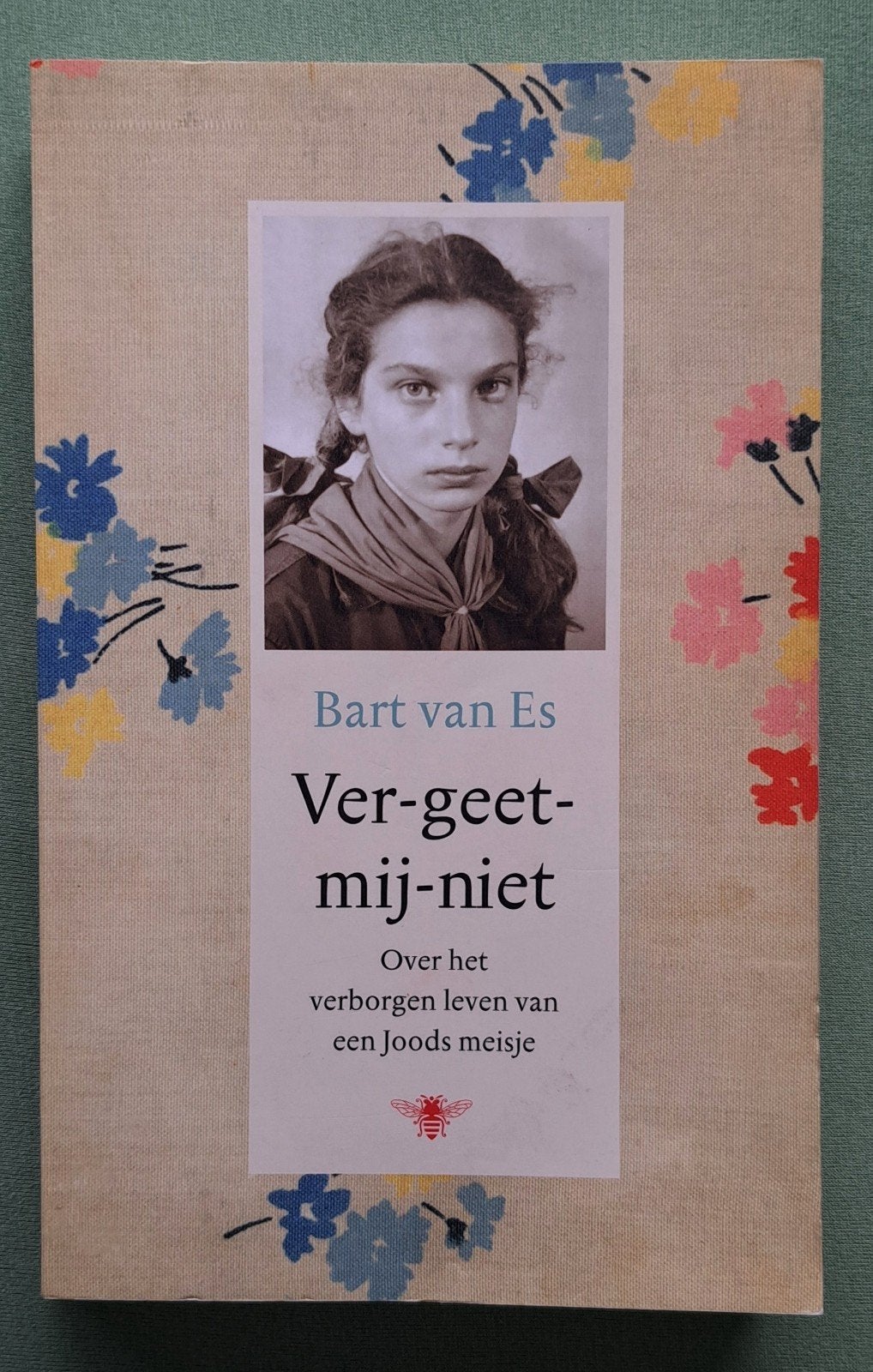 Vergeet-mij-niet Het verborgen leven van een Joods meisje, Tweede Wereldoorlog, Bart van Es, Nieuw, Ophalen of Verzenden