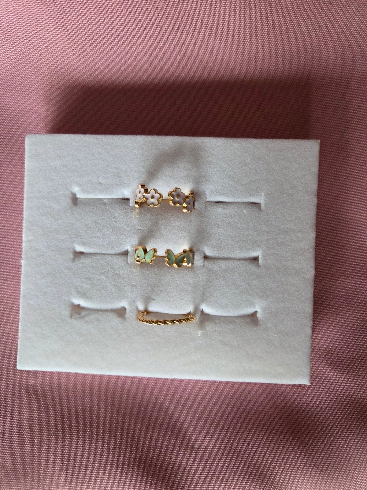 Set van 3 gouden ringen met bloemen en vlinders, Ophalen of Verzenden, Zo goed als nieuw, 17 tot 18, Dame