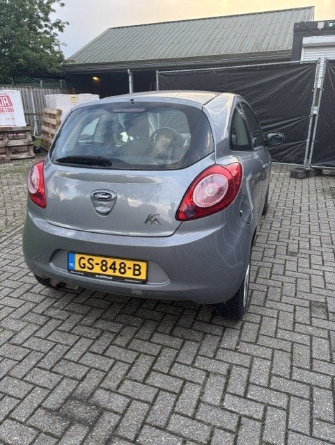 Ford Ka 1.2 51KW 2015 Grijs, Auto's, Voorwielaandrijving, Stof, 1242 cc, 4 cilinders