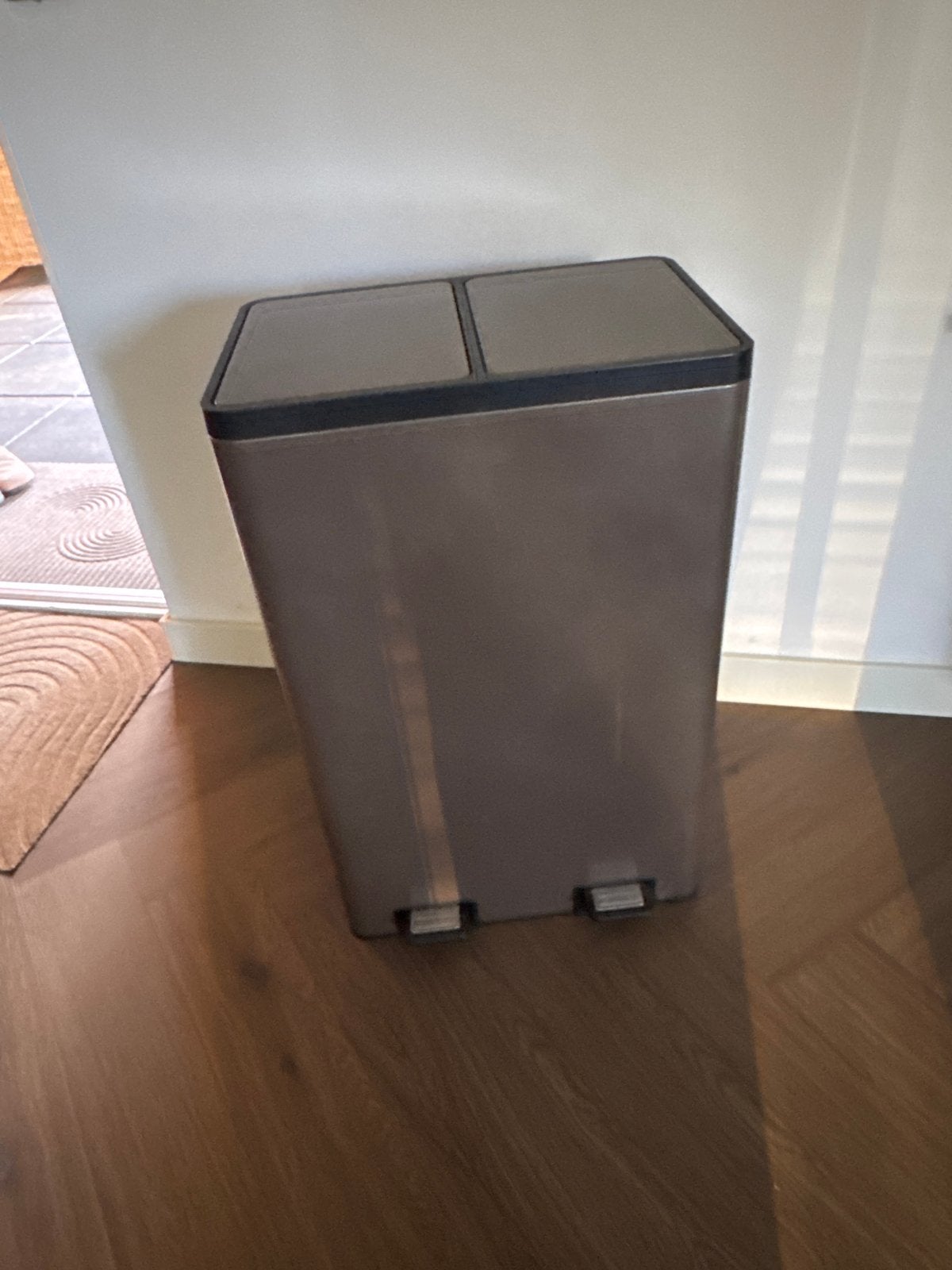 Prullenbak met 2 vakken en pedaal - Zo goed als nieuw, Ophalen, Met pedaal, Zo goed als nieuw, 10 tot 20 liter