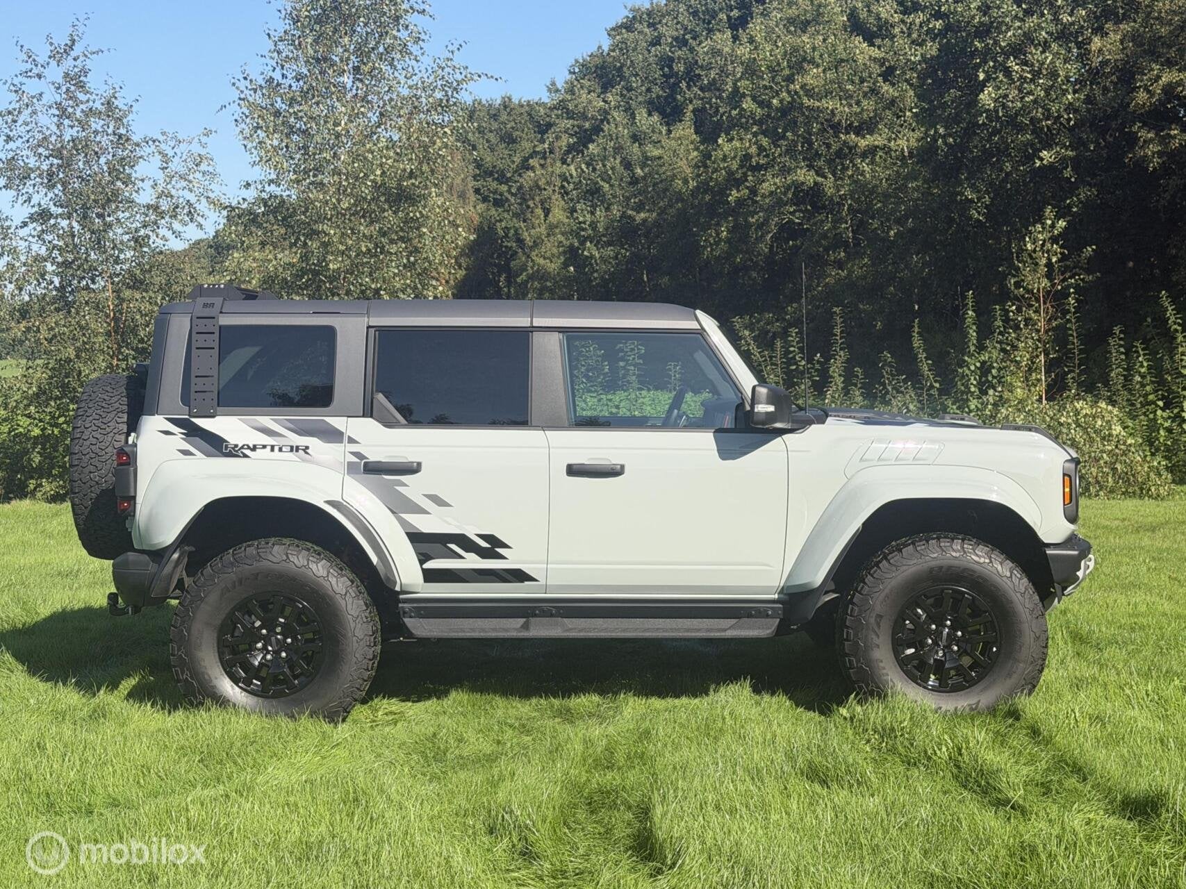 Ford Bronco Raptor 2024 Nieuwstaat prijs op Grijs Kenteken, Auto's, Multifunctioneel stuurwiel, Gebruikt, Zwart, Bedrijf