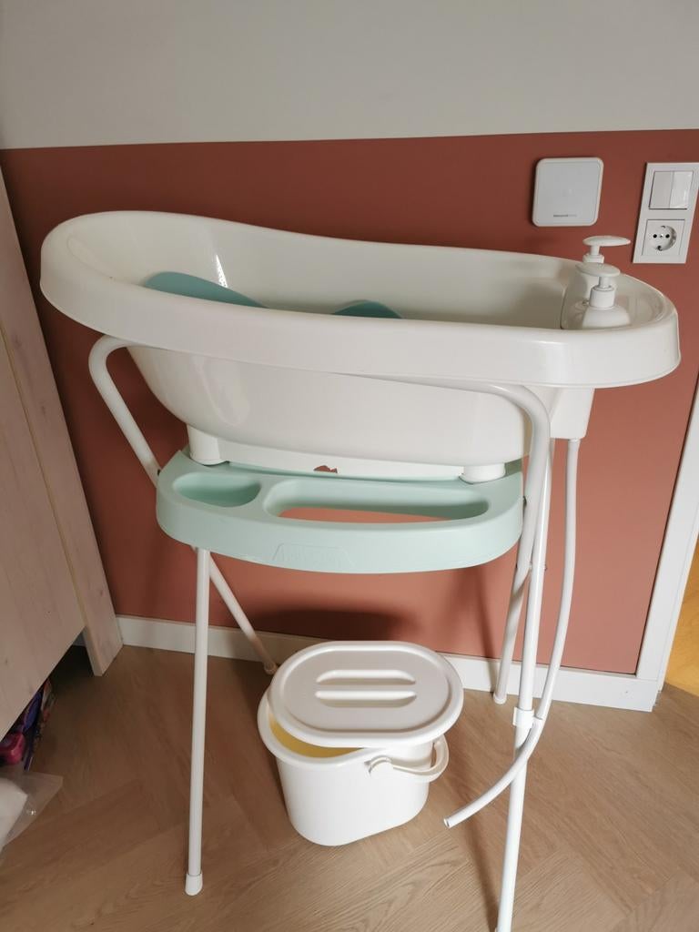 Compleet Bébé-jou babybad op standaard, Ophalen, Zo goed als nieuw, Badje, Bébé-jou