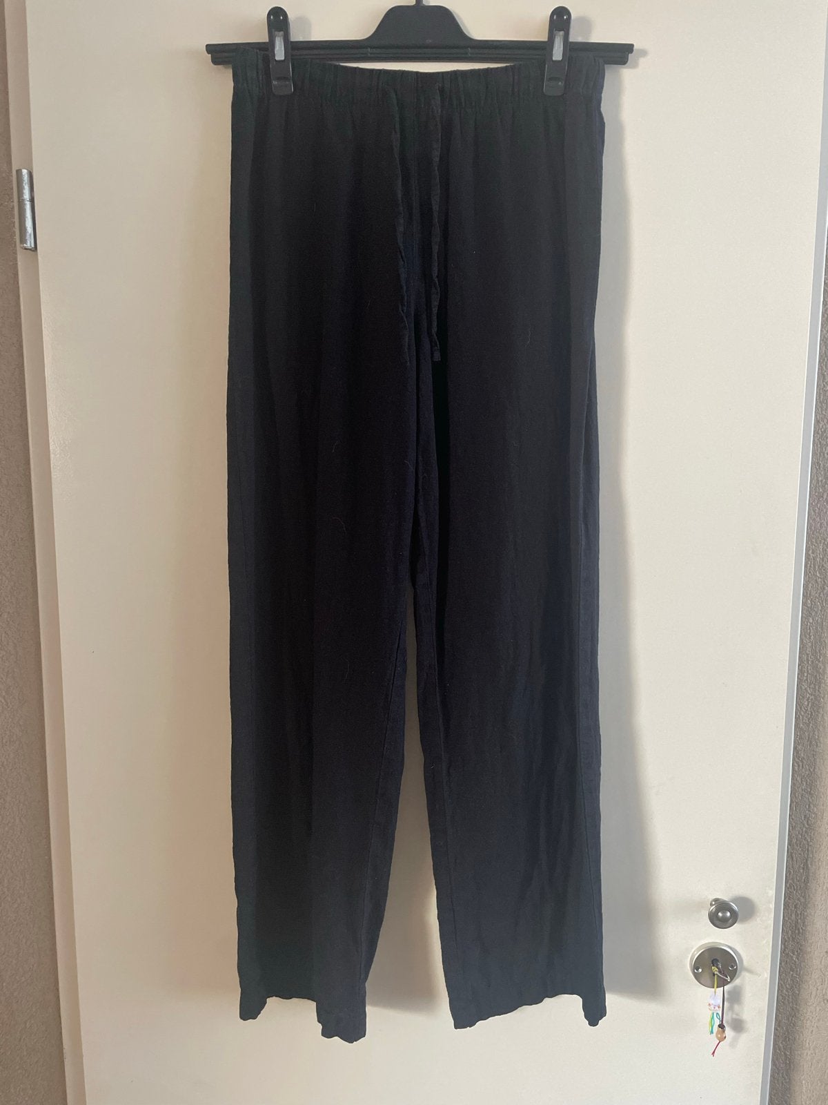 Monki zwarte linnen broek XS - Perfect voor de zomer!, Zwart, Ophalen of Verzenden, Maat 34 (XS) of kleiner, Lang