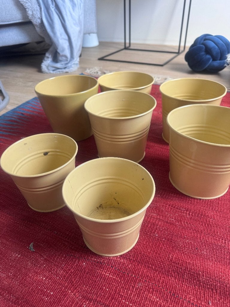 7 gele bloempotten, Rond, Ophalen of Verzenden, Zo goed als nieuw, Balkon