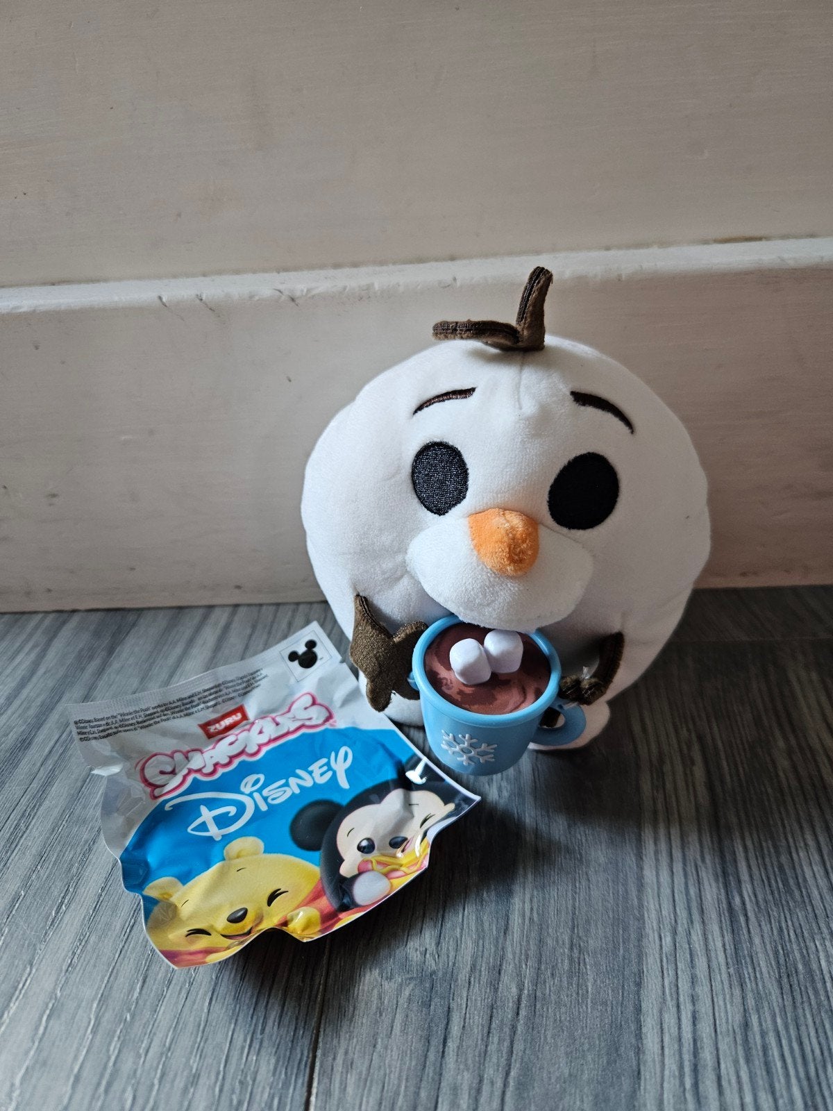 ZURU Disney Snackles Olaf Knuffel met Warme Chocolademelk, Kinderen en Baby's, Met doos, Overige merken, Disney, Overige typen