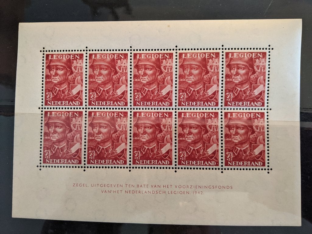 NL 1942; VEL LEGIOENZEGELS 2 FOTO'S LEES, Postzegels en Munten, Verzenden, Na 1940, Postfris