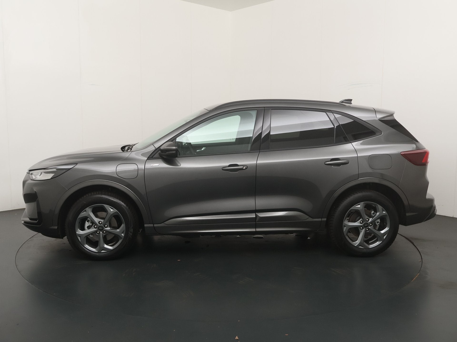 Ford Kuga 2.5 PHEV ST-Line | Trekhaak | 4 seiz. banden | Win, Zwart, 4 cilinders, Plug-in hybride, Bedrijf