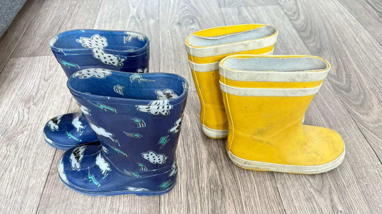 2 paar kinder regenlaarzen maat 24/25 en 25, Ophalen, Gebruikt, Jongen of Meisje