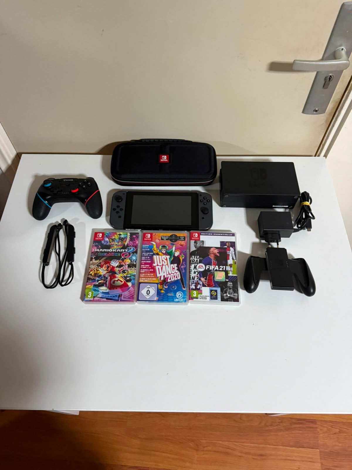 Nintendo Switch V2 2022 + Mario Kart 8 Deluxe & Accessoires, Spelcomputers en Games, Racen en Vliegen, Ophalen of Verzenden, Zo goed als nieuw