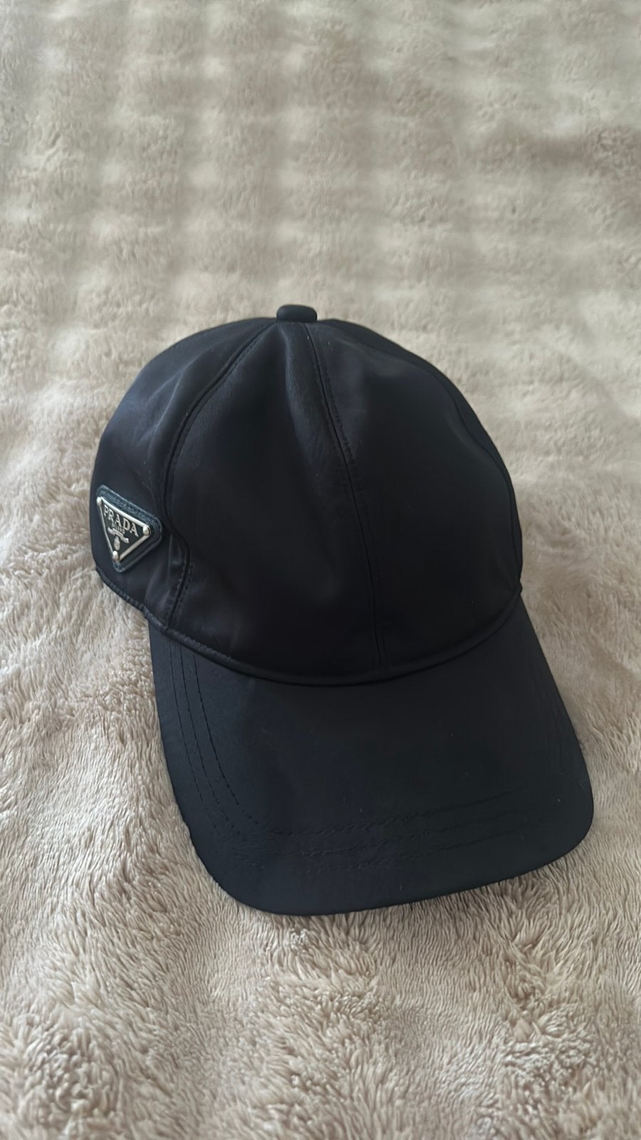 Zwart Prada pet Maat M, Ophalen of Verzenden, Zo goed als nieuw, 57 cm (M, 7⅛ inch) of minder, Pet