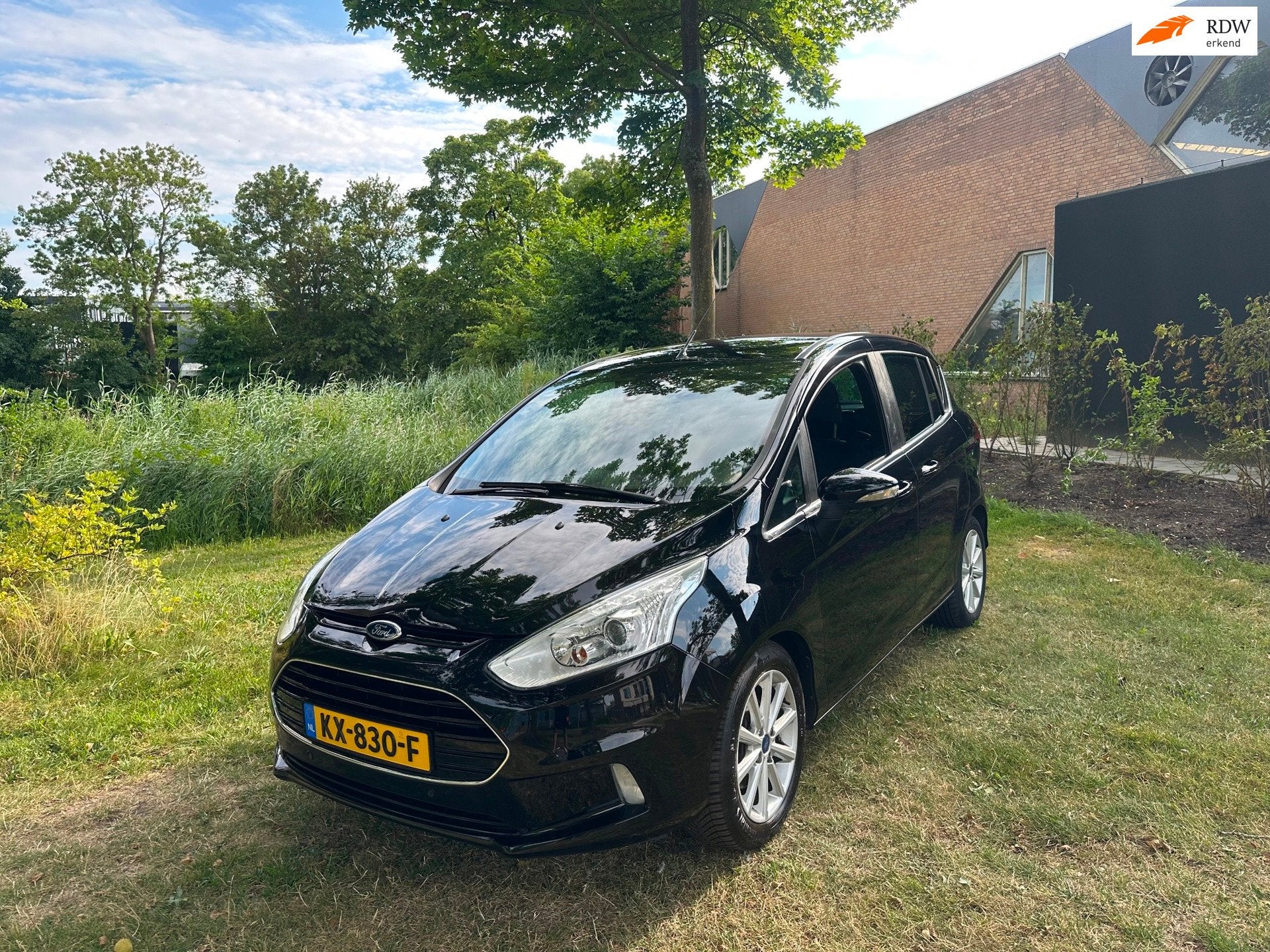 Ford B-Max 1.0 EcoBoost Titanium Airco Cruise PDC NW APK, Auto's, Voorwielaandrijving, 125 pk, Gebruikt, Zwart