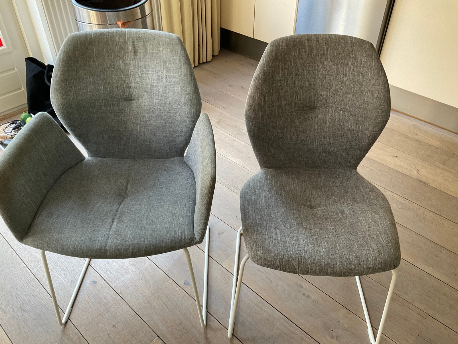 Zes stoffen eetkamerstoelen modern grijs, met/zonder leuning, Huis en Inrichting, Ophalen, Gebruikt, Blauw, Stof