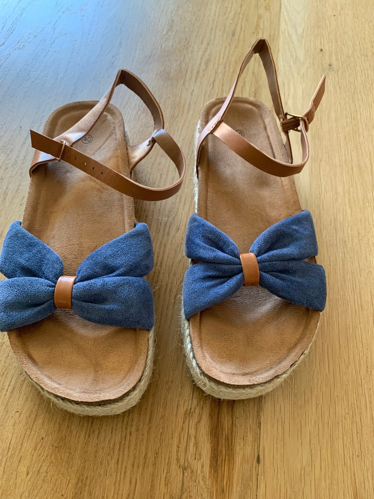 Danes sandalen, Ophalen of Verzenden, Zo goed als nieuw, Bruin, Sandalen of Muiltjes