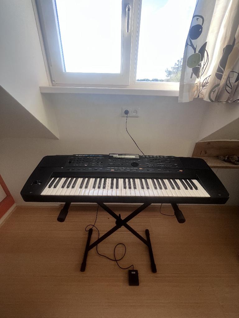 Roland E-70 Intelligent Synthesizer met standaard, Ophalen, Roland, Midi-aansluiting, 61 toetsen