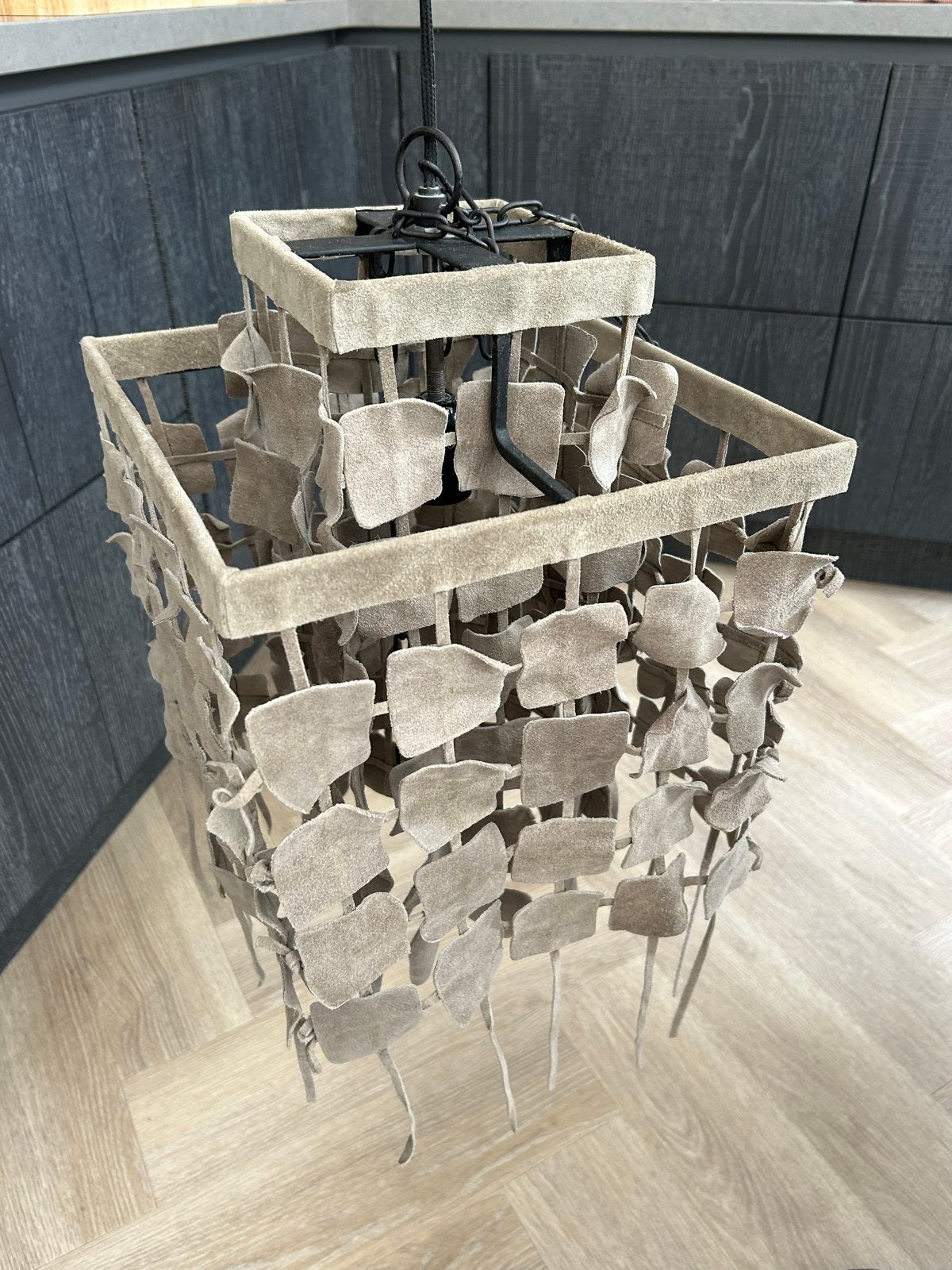 YAYA Home Hanglamp van echt suède - 30x30x50 cm, Huis en Inrichting, Ophalen of Verzenden, Zo goed als nieuw, Stof, 50 tot 75 cm