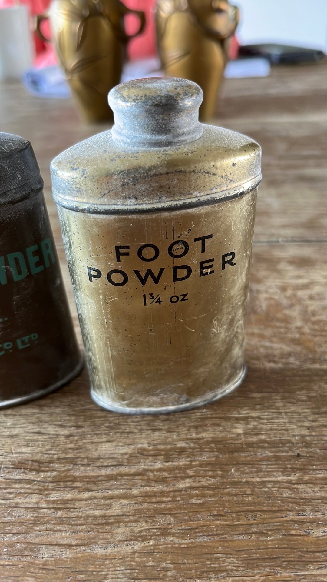 Twee verschillende blikjes Footpowder uit 2de Wereldoorlog, Ophalen of Verzenden, Nederland, Overige typen