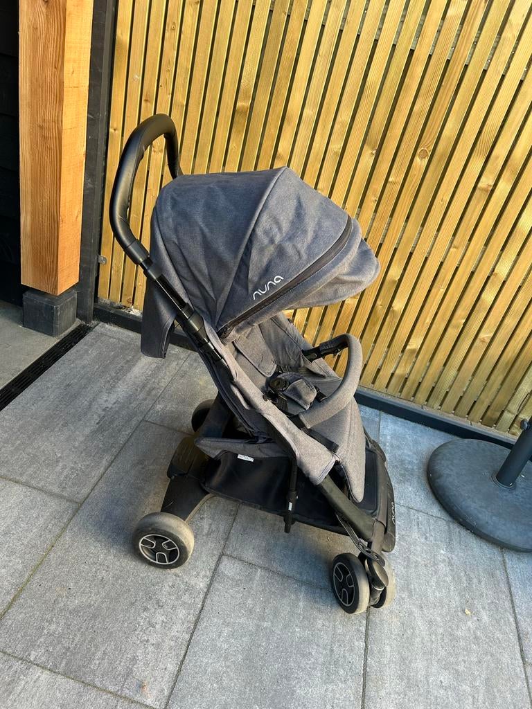 Nuna buggy met 5-punts gordel en 3 ligstanden, Kinderen en Baby's, Buggy's, Ophalen, Zo goed als nieuw, Overige merken, Regenhoes