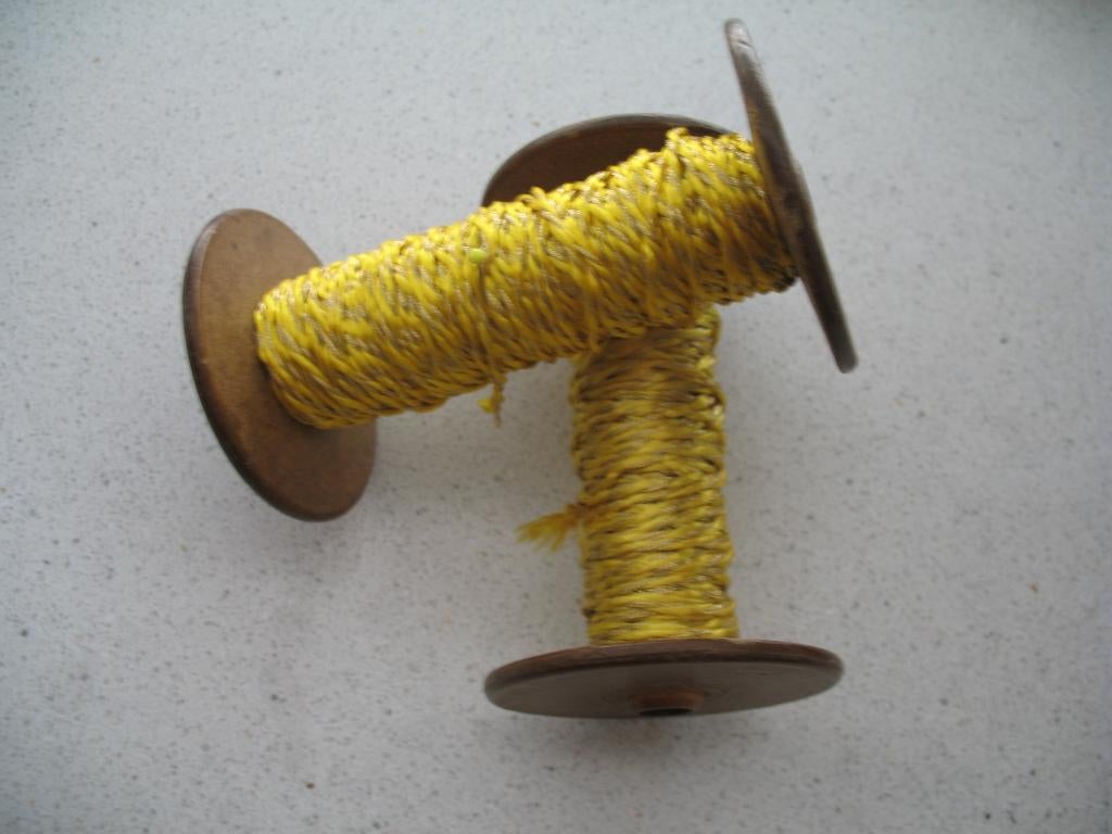 Houten Klos + 20 M. Geel Touw Goud Accent Set van 2 Vintage, Ophalen of Verzenden