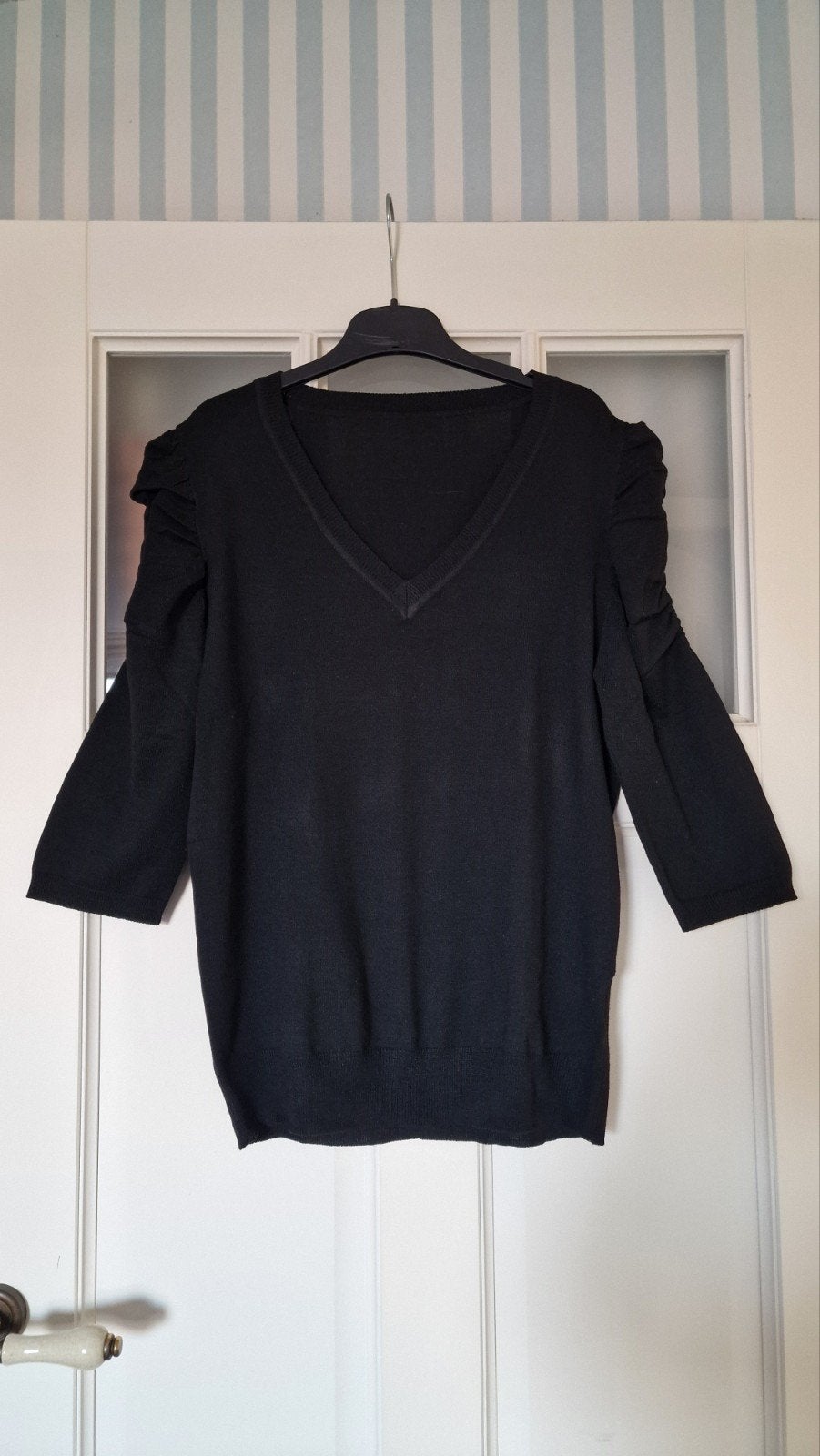 Nieuw truitje met 3/4 pofmouwen, Ophalen of Verzenden, Nieuw, Maat 42/44 (L), Zwart