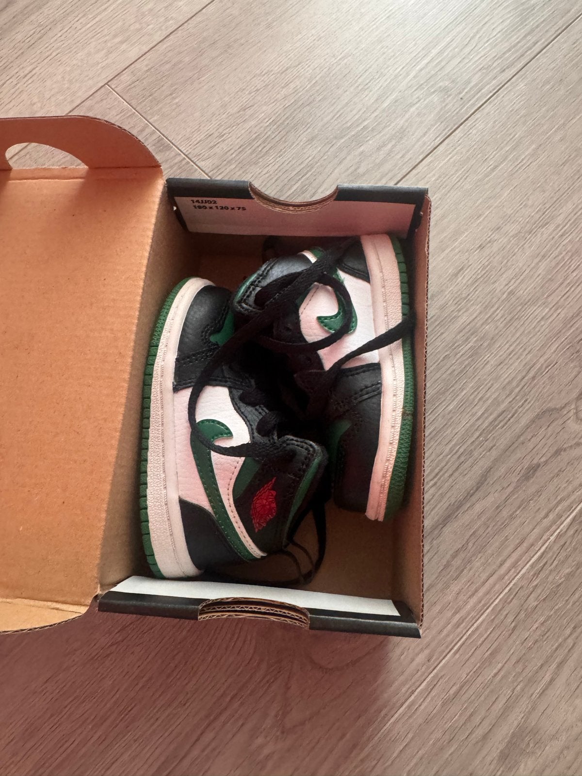 Jordan 1 Retro Low (TD) - Zwart/Groen/Wit - Maat 21, Ophalen of Verzenden, Zo goed als nieuw, Jongetje, Schoentjes
