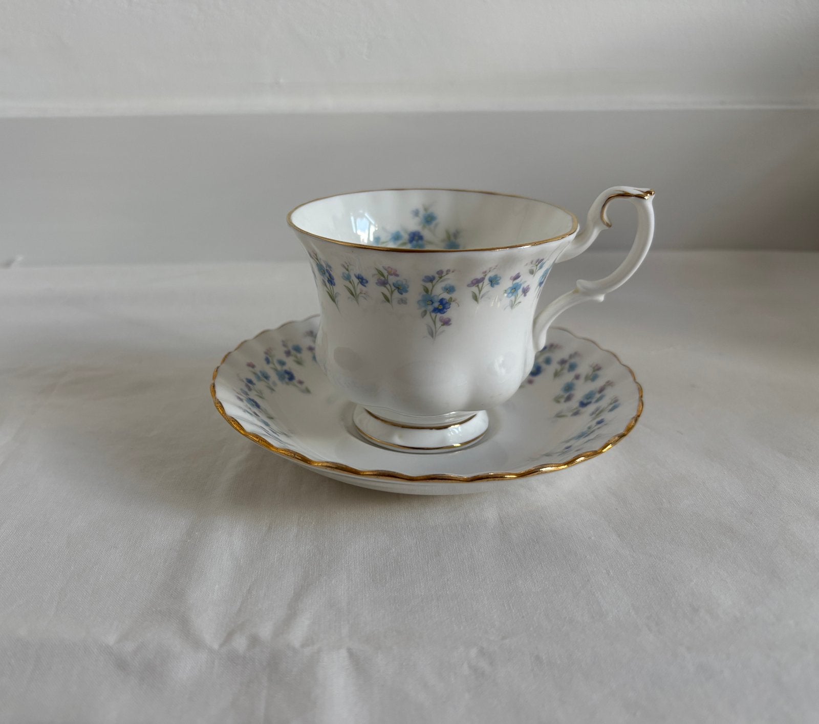 Royal Albert "Memory Lane" kop en schotel  Perfecte staat!, Antiek en Kunst, Antiek | Servies los, Ophalen