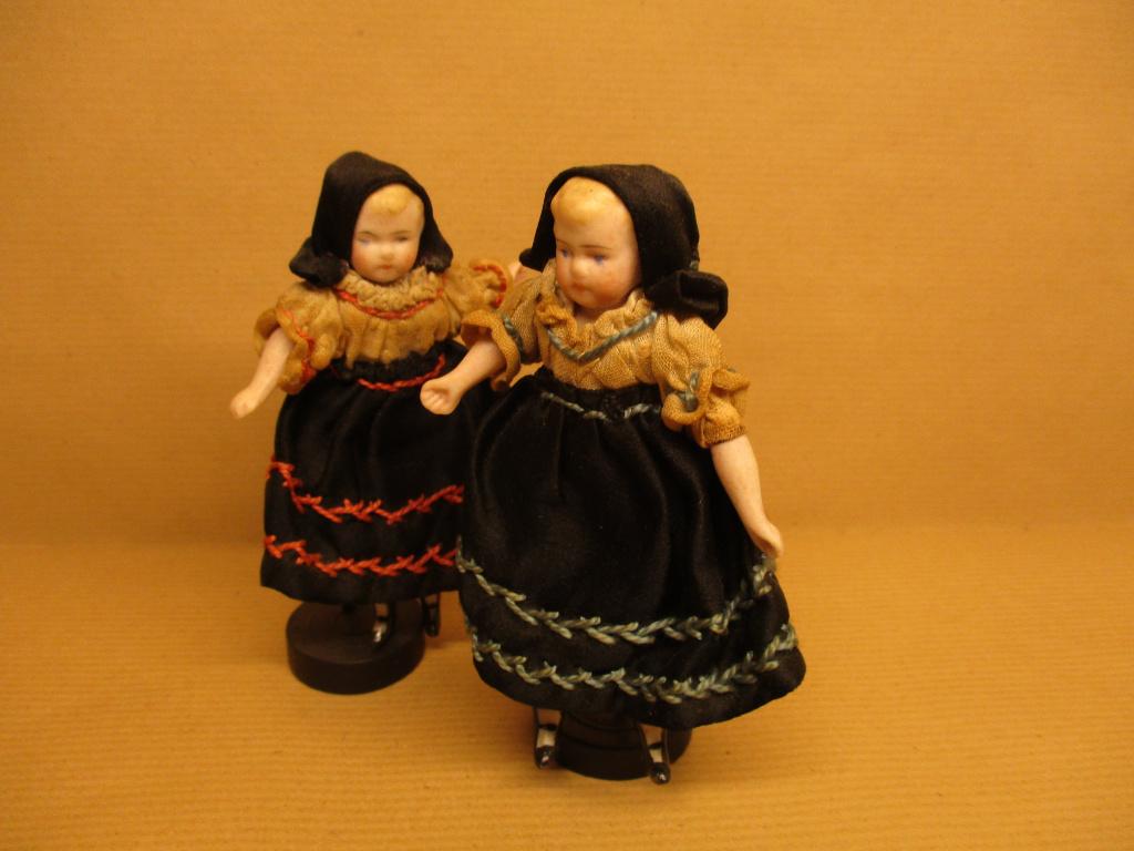 2x Antiek poppenhuis popje, Ophalen of Verzenden
