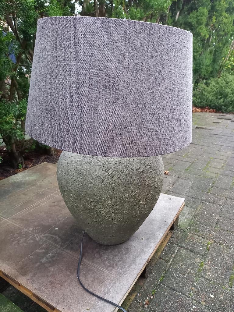 Lamp met stenen voet en kap, Ophalen, Gebruikt, Minder dan 100 cm