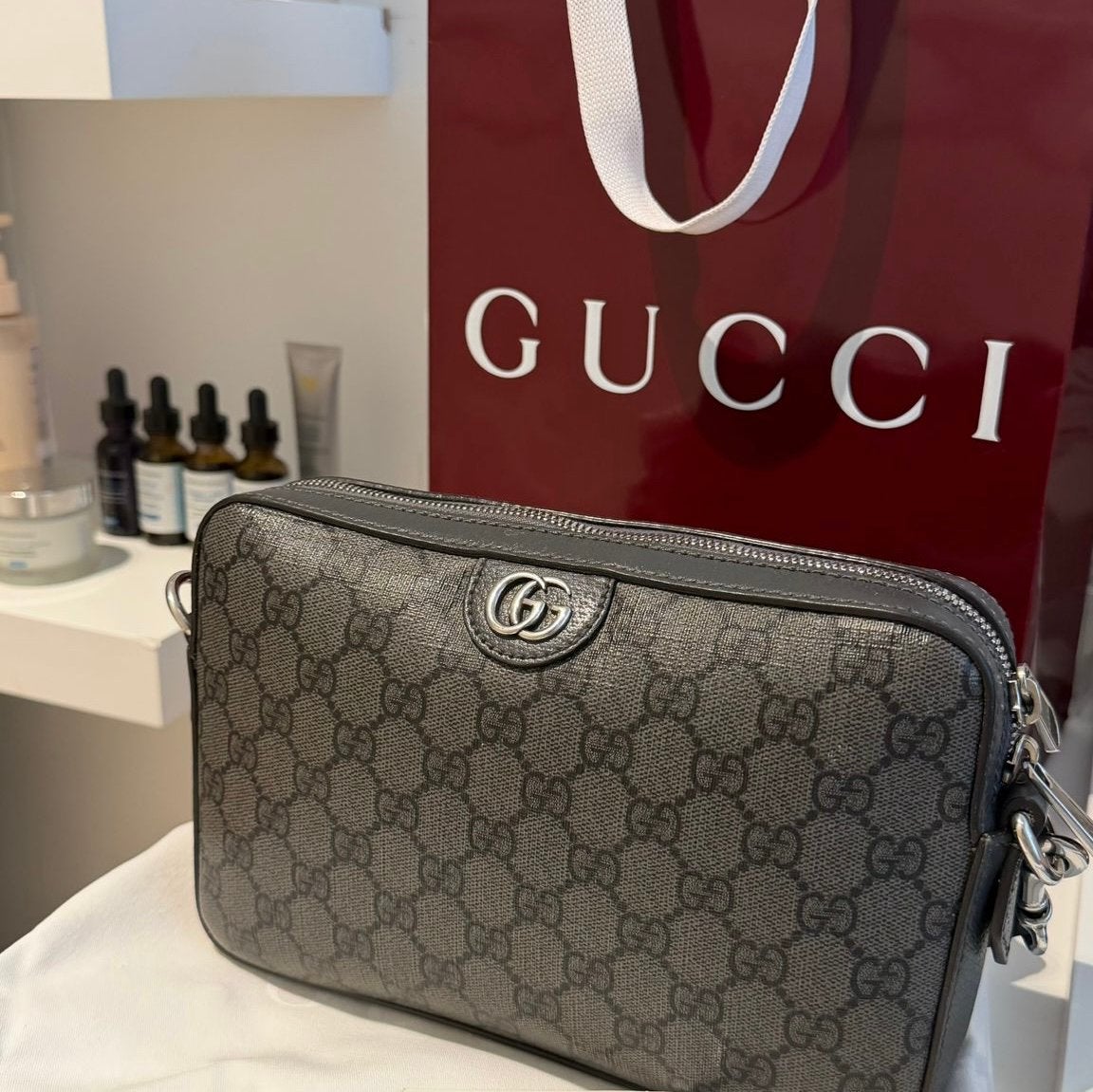 Heren gucci messengerbag met bon dustbag en doos, Ophalen of Verzenden, Zo goed als nieuw, Zwart