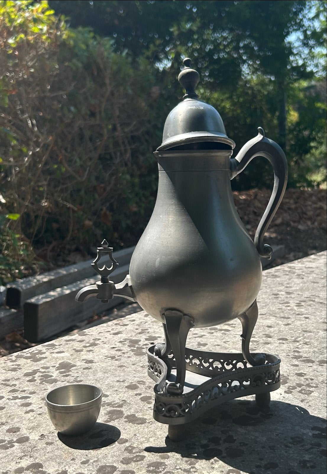 Vintage tinnen wijn- of likeurkan met tapkraantje en bekertj, Ophalen of Verzenden