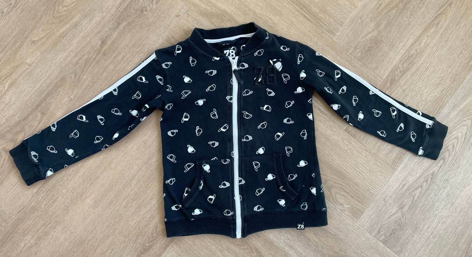 Z8 leuk vestje maat 128, Verzenden, Zo goed als nieuw, Jongen of Meisje, Trui of Vest