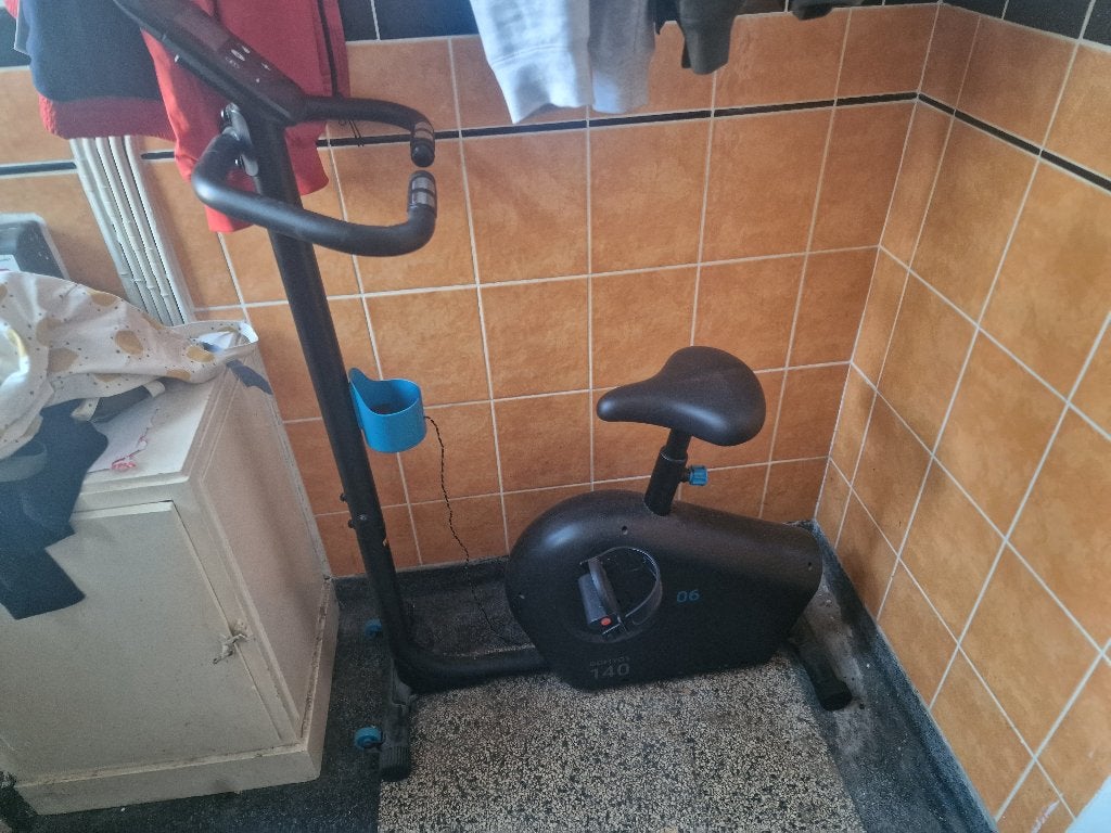 Hometrainer Decathlon, Ophalen, Kunststof, Gebruikt, Benen