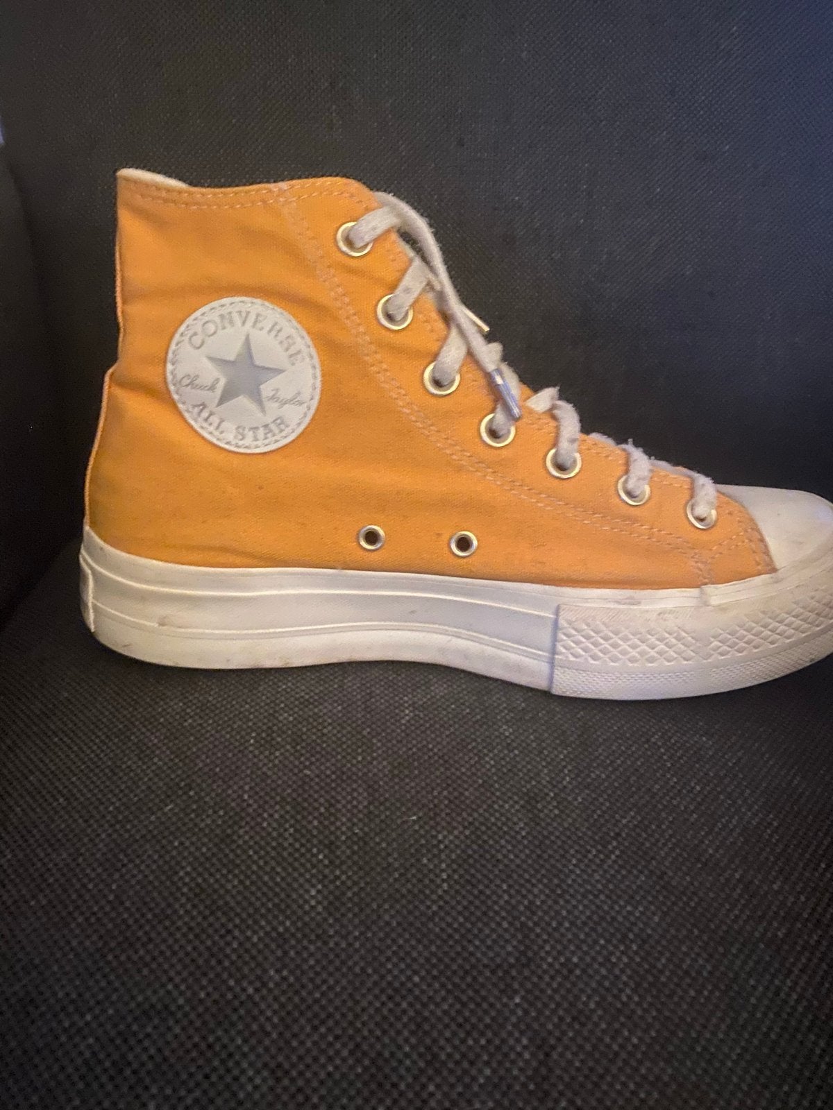 Converse All Star High-top Sneakers - Zomergeel, Ophalen, Gedragen, Oranje, Sneakers of Gympen