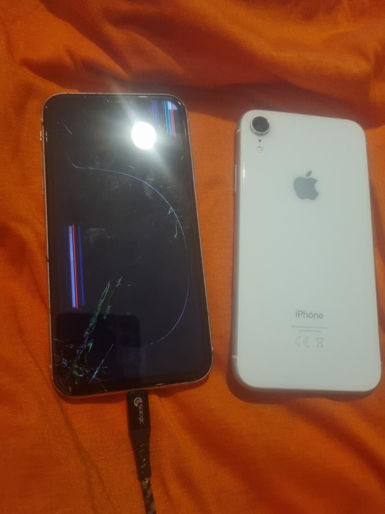 iPhone XR (wit) en iPhone xr  - defect, Telecommunicatie, Mobiele telefoons | Apple iPhone, Ophalen of Verzenden