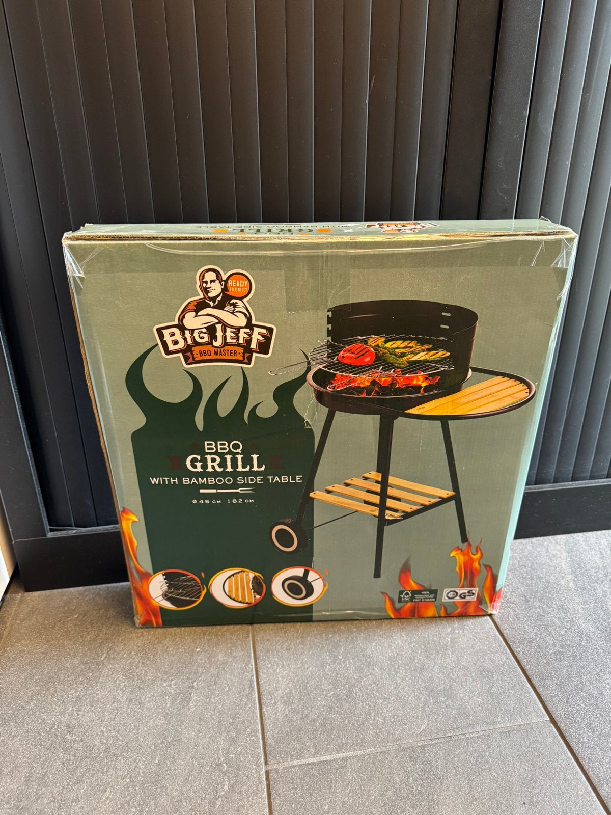 BBQ grill met bamboe zijtafel NIEUW in doos, Tuin en Terras, Houtskoolbarbecues, Ophalen, Nieuw, Met accessoires