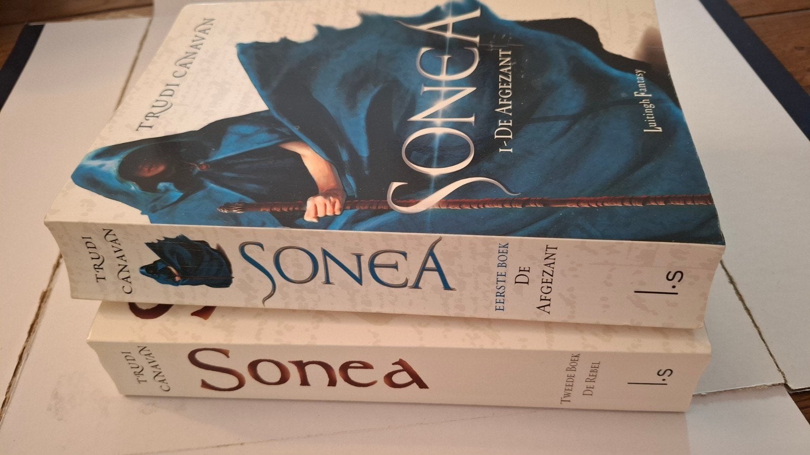 Sonea Trilogie - De Afgezant & De Rebel (Trudi Canavan), Boeken, Ophalen, Gelezen, Trudi Canavan