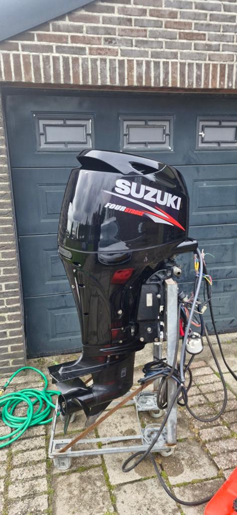 Suzuki DF70A Buitenboordmotor - Zeer goede staat, 200 uur, Viertaktmotor, Ophalen of Verzenden, Zo goed als nieuw, 30 pk of meer