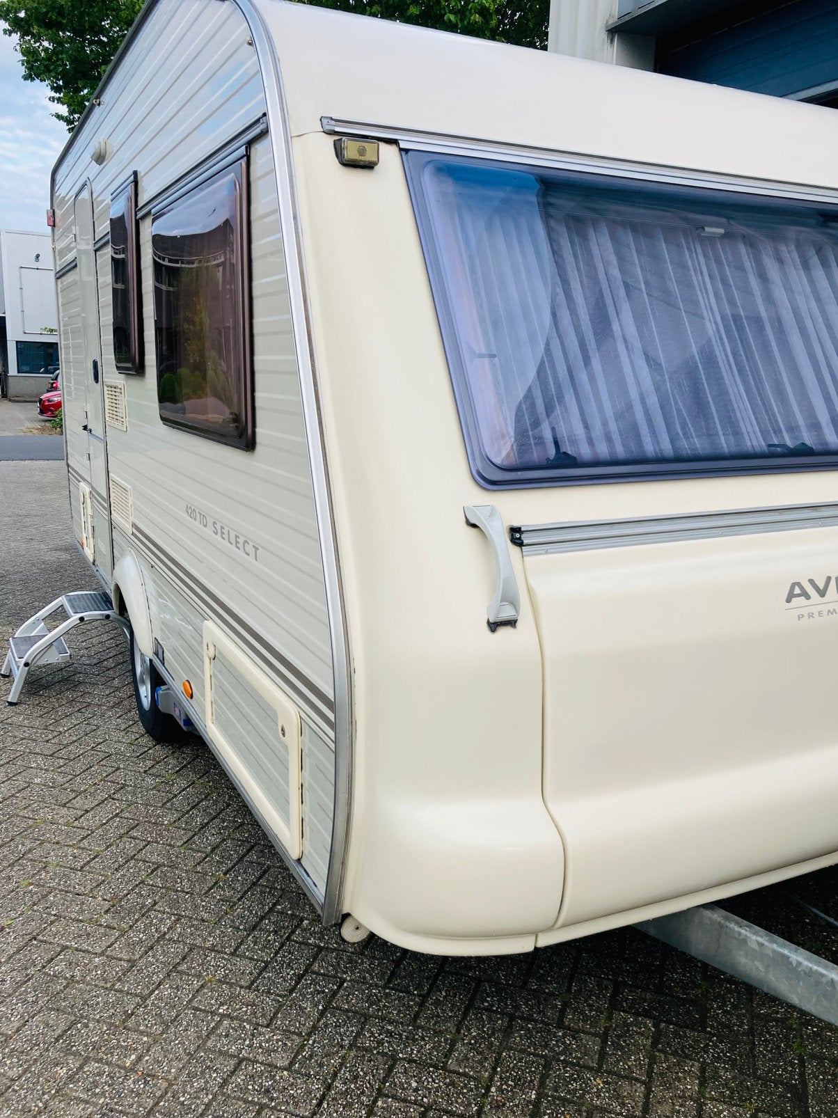 Mooier zijn ze er niet, voortent ,mover, Caravans en Kamperen, Dwarsbed, Bedrijf, Treinzit, Tot en met 4