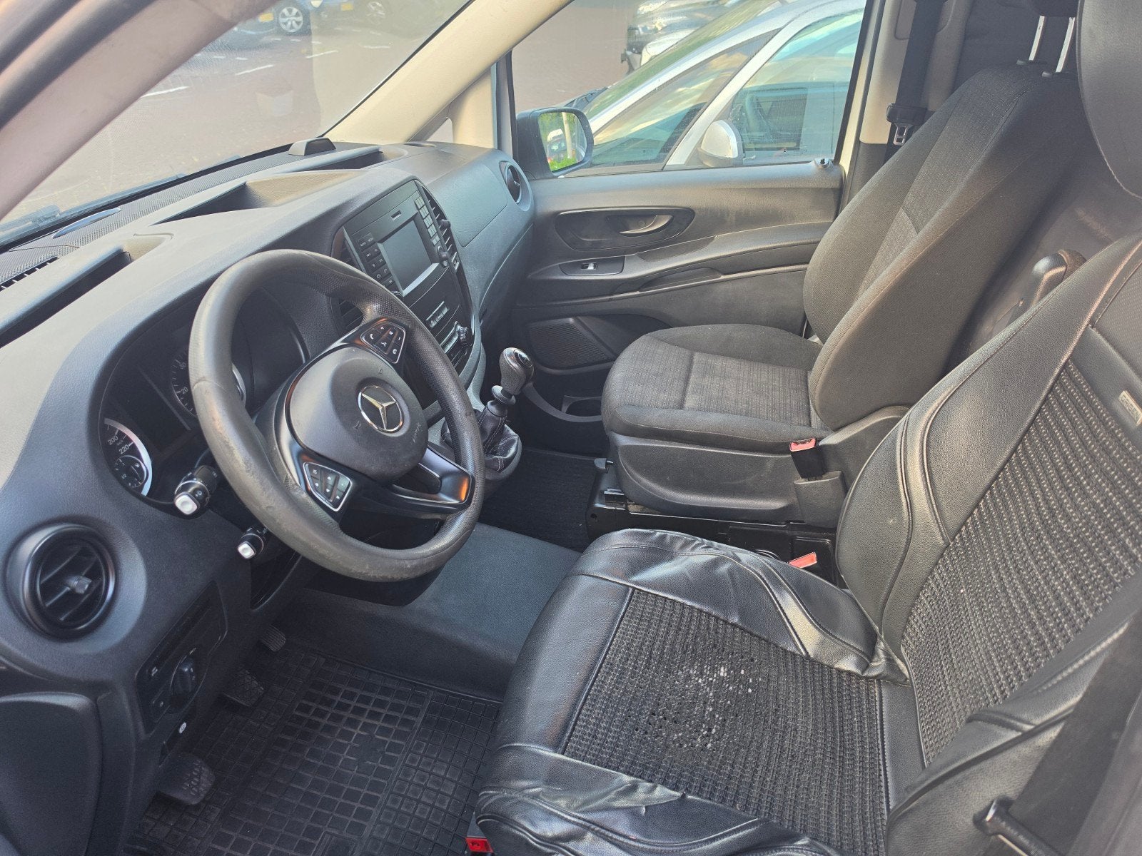 Mercedes-Benz Vito 2.1 CDI 100KW 2015, Auto's, Voorwielaandrijving, Euro 5, Zwart, 2000 kg