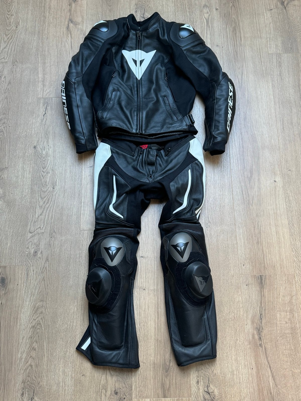 Dainese 2-delig leren motorpak Zwart-Wit maat 44, Ophalen, Tweedehands, Heren, Combipak