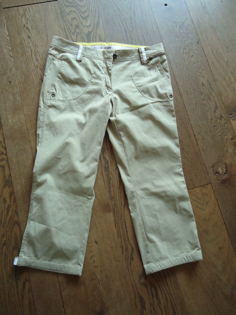 Nieuwe groene Marccain sports ¾ broek N4 (40), Maat 42/44 (L), Nieuw, Ophalen of Verzenden, Driekwart