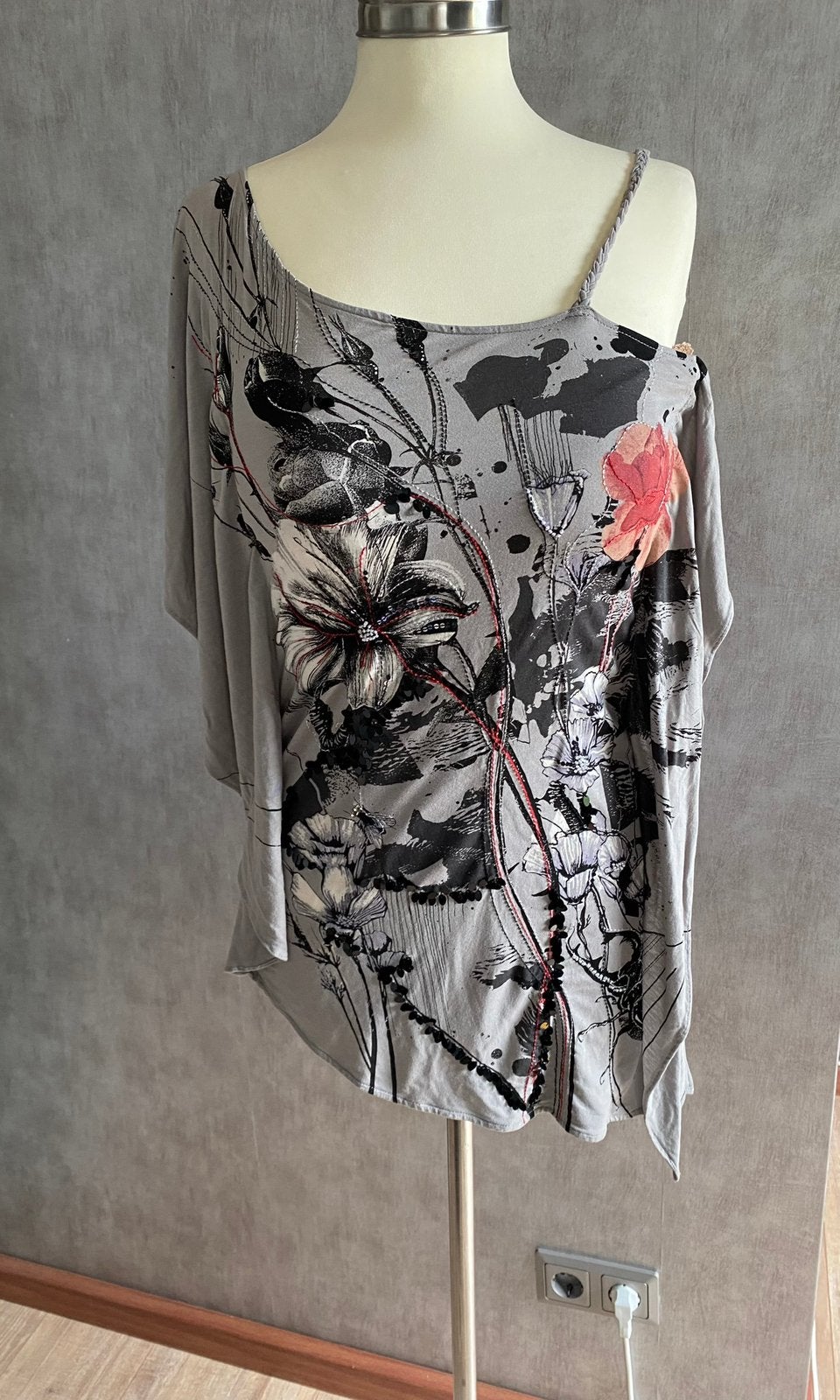Karen Millen 12 40 top asymmetrisch Grijs One shoulder, Kleding | Dames, Tops, Maat 38/40 (M), Ophalen of Verzenden, Zo goed als nieuw