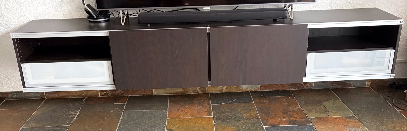 IKEA Zwevend TV Meubel Bruin/Zwart met Schuifdeuren, Gebruikt, Ophalen of Verzenden, 200 cm of meer, Minder dan 100 cm