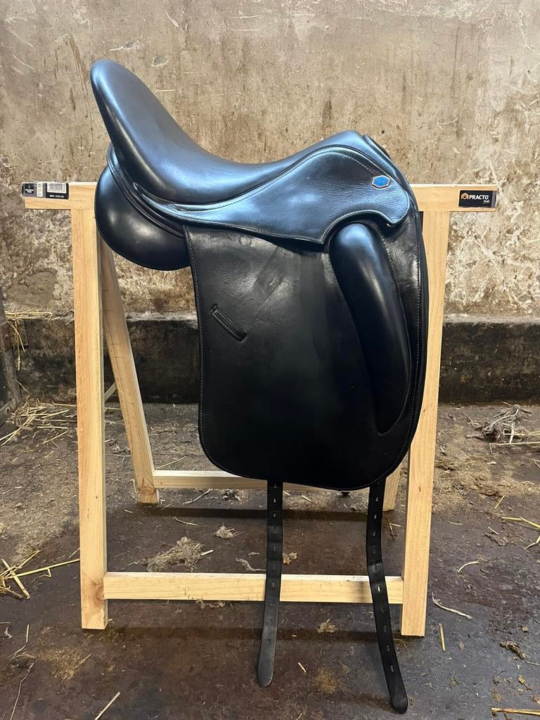 Sella Impara dressuurzadel, Dieren en Toebehoren, Paarden en Pony's | Zadels, Ophalen of Verzenden, Zo goed als nieuw, Dressuur