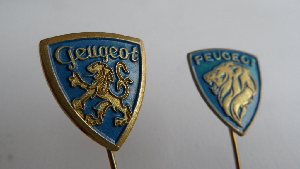 Peugeot oldtimerauto speldjes 2 x, Verzenden, Gebruikt, Merk, Speldje of Pin