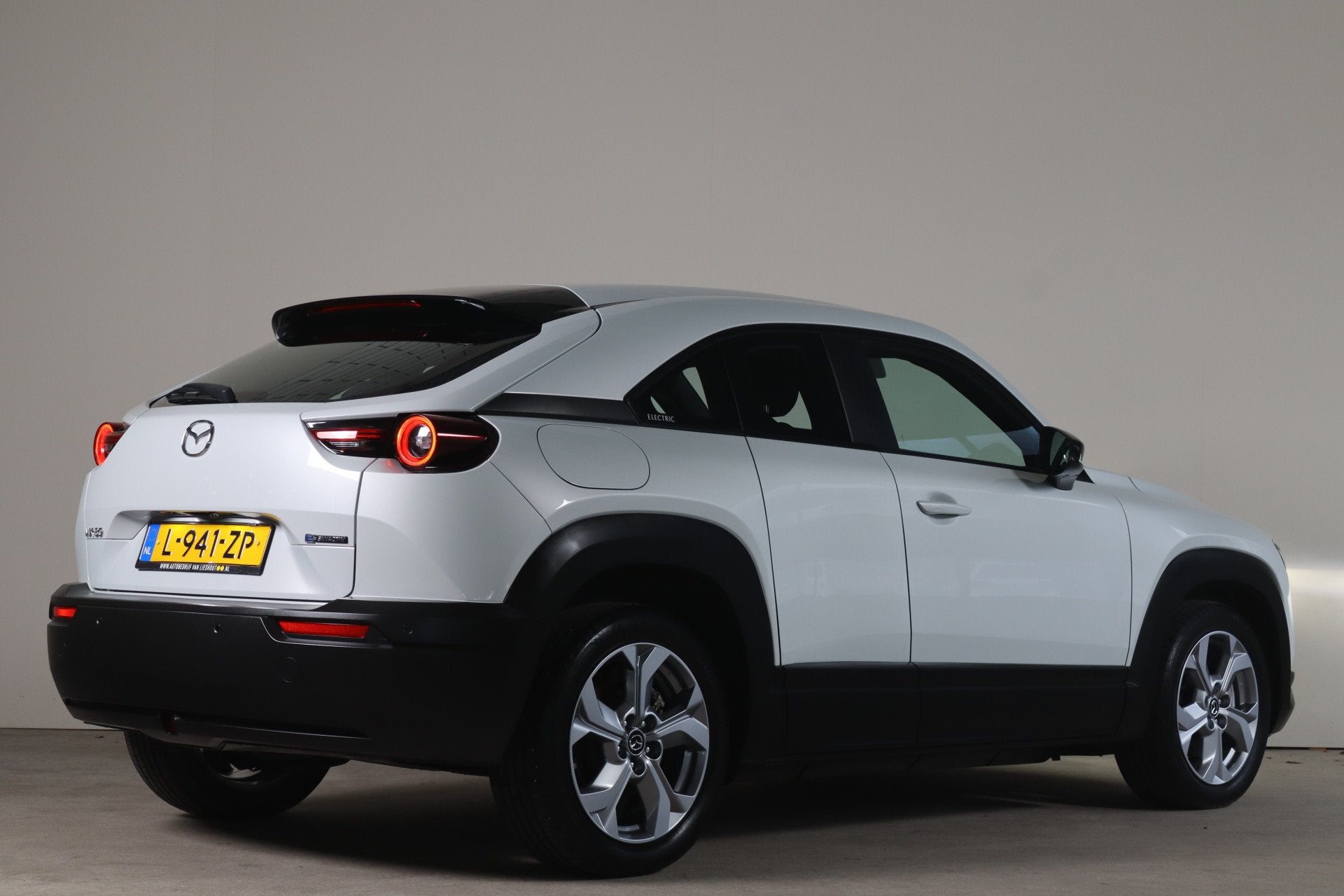 Mazda MX-30 e-SkyActiv 145 36 kWh - NL Auto! Head Up I Adap, Auto's, Stof, Gebruikt, 35 kWh, Wit