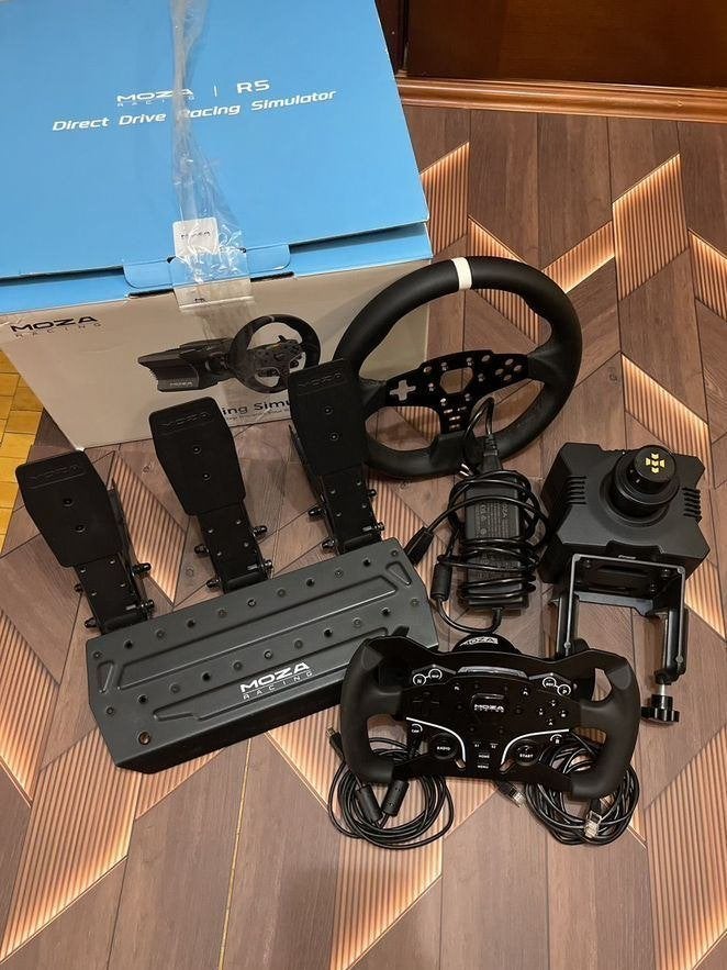 Moza R5 V2 Racing Set – Base + ES Lenkrad + SR-P Lite, Computers en Software, Joysticks, Ophalen of Verzenden, Zo goed als nieuw