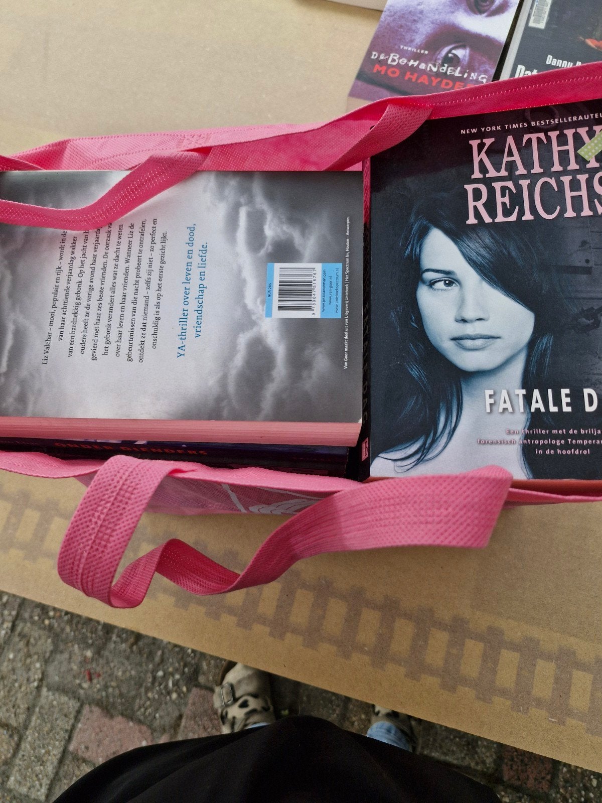 Boekenpakket: Thrillers en meer, Boeken, Ophalen of Verzenden, Gelezen, Kathy Reichs, Kluun, Nederland